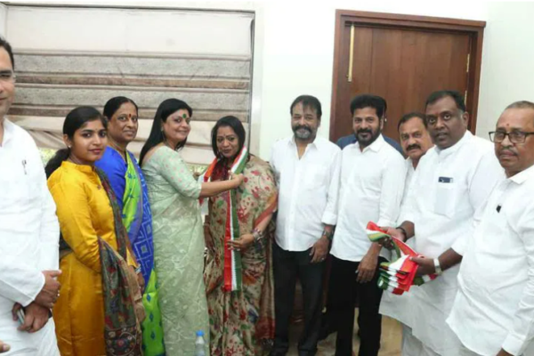 Hyderabad Mayor Gadwal Vijayalaxmi joins Congress